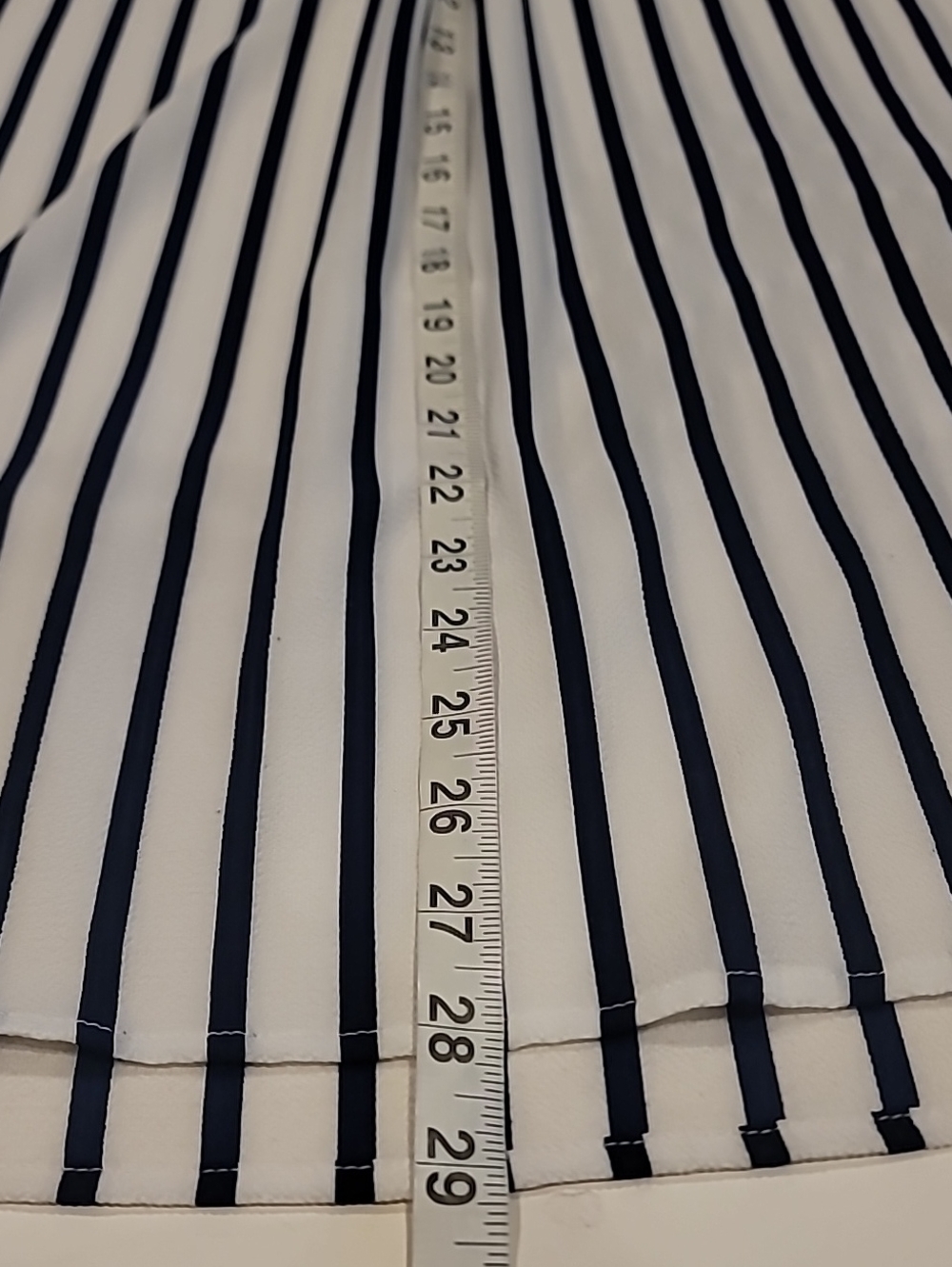 Adrianna Papell White and Navy Vertical Stripe V-Neck Blouse Large - Picture 10 of 11